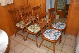 lot 94 image: Set of 6 Andover Vintage Maple Dining Chairs with Cushions