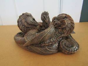 lot 9 image: Trio of dragons candle lamp by Pena