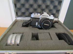 lot 10 image: Auto Flex T Korica camera in case with lenses #405238