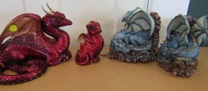 lot 15 image: 2 Dragon book ends (one has broken horn) Pena Winstore red dragon mother and child