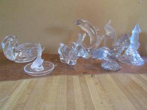 lot 28 image: Glass animals wild life- rooster, wolf, dolphin, peacock, rabbit, swan, and red bird
