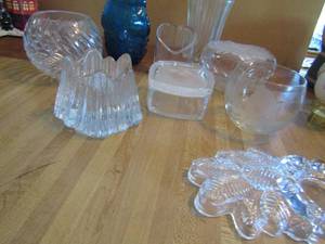 lot 34 image: Blue glass vase   sea boat cat candy dish,  frosted rode covered candy dish leaf design tea candle and more
