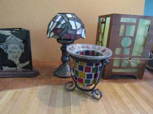 lot 33 image: Faux stained glass lot lamps