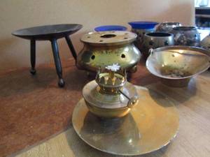lot 36 image: Brass tea light candle holder and brass oil burner