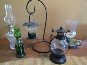 lot 38 image: Assorted oil lamps and hanging lanterns