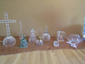 lot 39 image: 24% lead crystal cross,, green glass bell crystal bell, glass temple bell, humming bird, glass angel and whale
