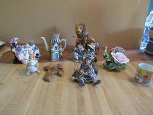 lot 46 image: Blue Sky  cat & lady, tea pot house, yesterdays child rose, rabbit and more