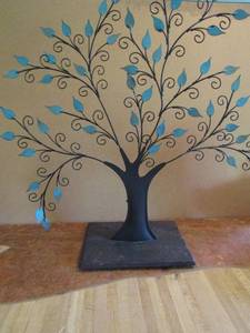 lot 48 image: 2 metal tree shaped card holders 2tall