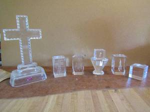 lot 51 image: Glass Daraques cross 3 d paperweight