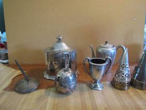 lot 52 image: Silver Plate lot-covered ice bucket, teapot, sugar bowl and spoon and more