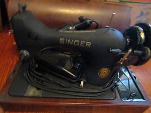 lot 83 image: Wooden dome signer sewing machine Oct. 1952 inn case comes with accessories good condition #ALI30116