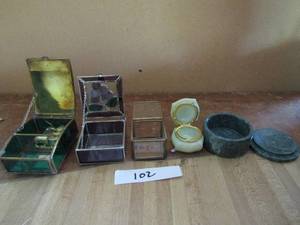 lot 102 image: Lot- music boxes and trinkets