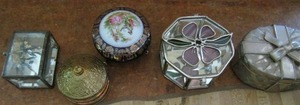 lot 103 image: Lot of trinket boxes