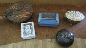 lot 111 image: Vintage copper pot,  harvest moon trinket and more