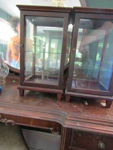 lot 126 image: 2 display shelves 46x26 each with 1 shelf wooden top frame