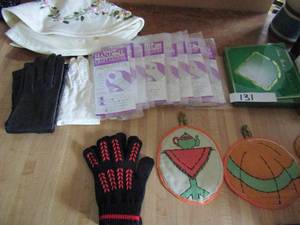 lot 131 image: Lot of crafting gloves NIP