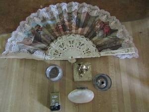 lot 133 image: Ronko brass keys and lock trinket box and marble stand