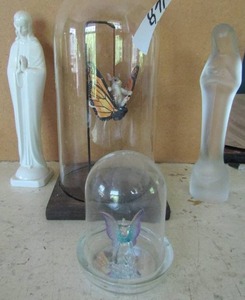 lot 168 image: Swinging bat in dome covered display case 2 10 praying angels and butterfly