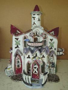 lot 195 image: Blu sky loaves and fishes caf house 2 story candle scene