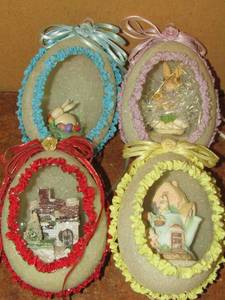 lot 201 image: 4 glitter eggs with scenes inside