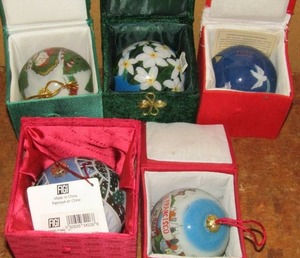 lot 202 image: 5 Fiji glass ornaments each in own box