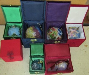 lot 209 image: Vintage christmas bulbs, 2013 Peace & Love and angels