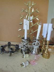 lot 212 image: 17 metal pine tree on granite stand 4 tier candle wreath 5 electric candles