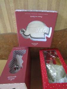 lot 216 image: 3 christmas ornaments