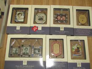 lot 229 image: Large assortment of Hallmark family tree picture hangers