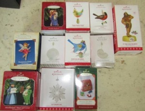 lot 251 image: Large lot of Hallmark ornaments x 11