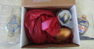 lot 249 image: Vintage rayon christmas ornaments x 7