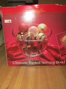 lot 239 image: NEW footed holiday serving bowl