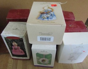 lot 254 image: Lot of over 8 Hallmark ornaments NIB angels