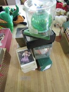 lot 258 image: Hallmark Disney tree decor
