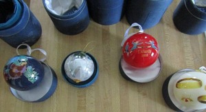 lot 265 image: 6 Dillard glass ornaments