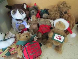 lot 268 image: 8-12 Boyds bears and animals