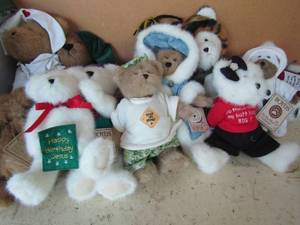 lot 266 image: 8-12 Boyds bears
