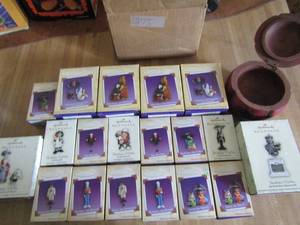 lot 275 image: Halloween lot- NIB HM ornaments, pumpkin trivet and more