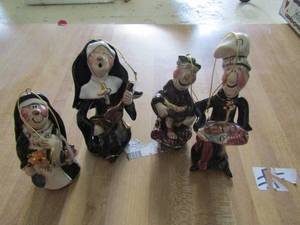 lot 286 image: Blue sky NUNS & PREISTS  figurines in original box 6-8 QTY 4