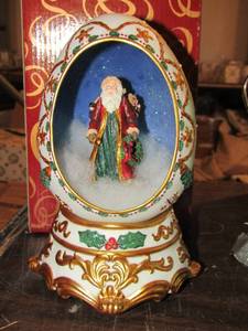 lot 292 image: Christmas Rhapsody Father christmas egg
