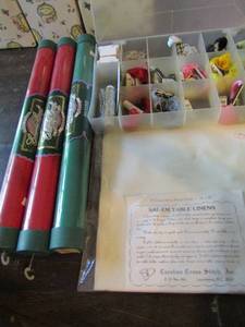 lot 306 image: Bag of fabric string rolls