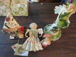 lot 308 image: Blue Sky Angel of light, single white flowers and THE LAST SLICE Pizzaria Votive Tealight Candle house