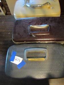 lot 324 image: 3 makeup traveling carry cases Samsonite luggage