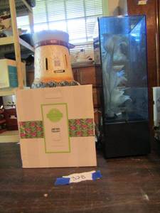 lot 328 image: 2 Scentsy warmers 1 new lighted 3d electric flower