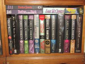 lot 339 image: Book lot - LAURELL HAMILTON