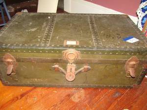 lot 343 image: Navy trunk green 13x36x20
