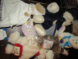lot 346 image: Lot of stuffed animals