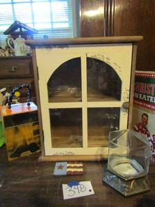 lot 348 image: Orange box display shelf and christmas sweater kit