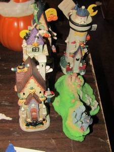 lot 358 image: 4 porcelain haunted houses
