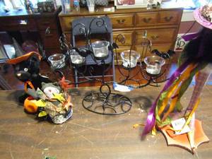 lot 365 image: Halloween bay candle holder and witch with web foot
